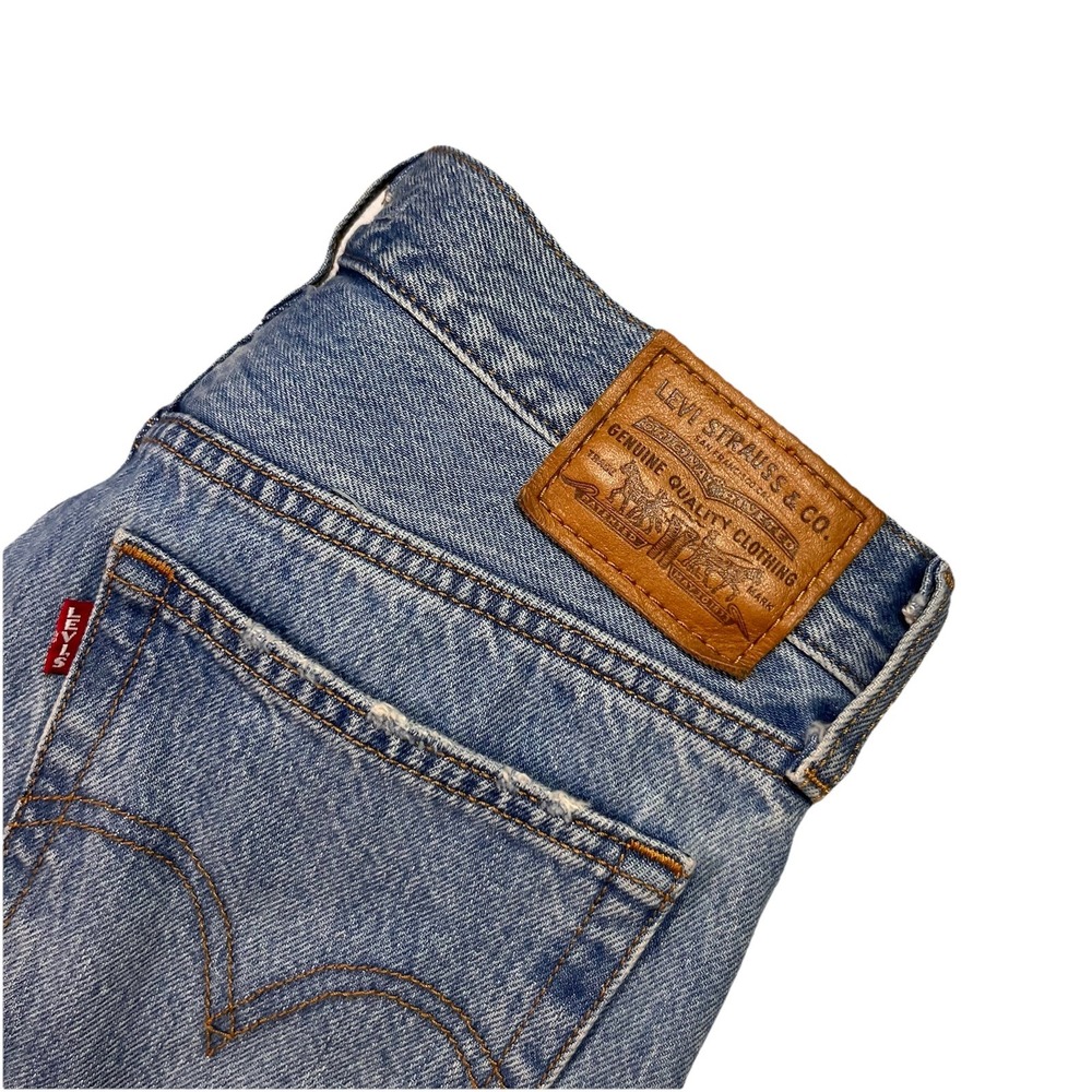 Levi's‎ Wedgie Straight Jeans Women's Size 28x26 Medium Wash Classic Distressed